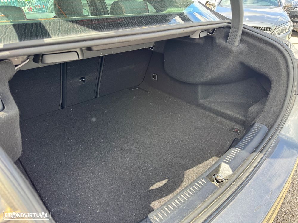 Mercedes-Benz A 200 Limousine AMG Line - 39