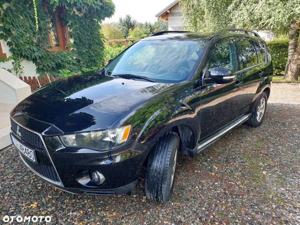 Mitsubishi Outlander - 2