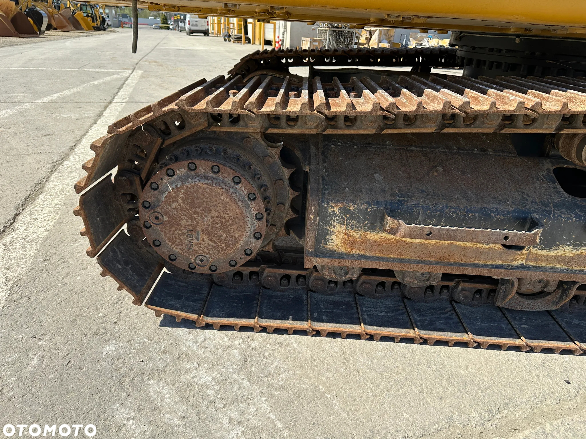 Caterpillar 323 - 23