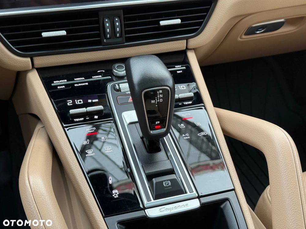 Porsche Cayenne Coupe Platinum Edition - 35