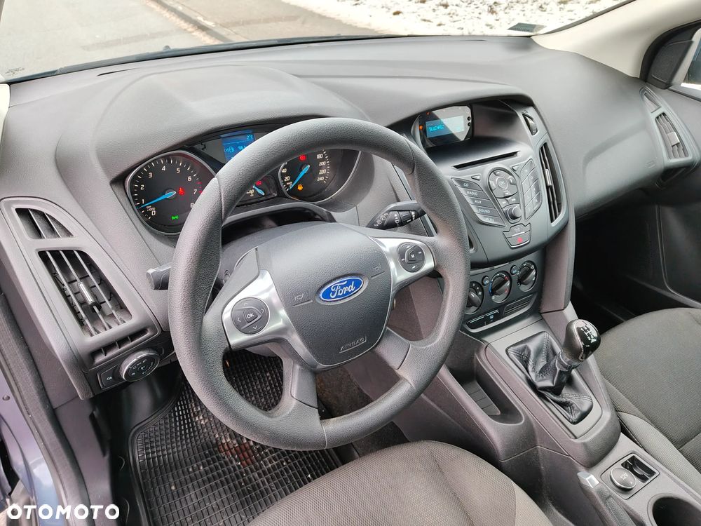 Ford Focus 1.6 Ambiente - 2