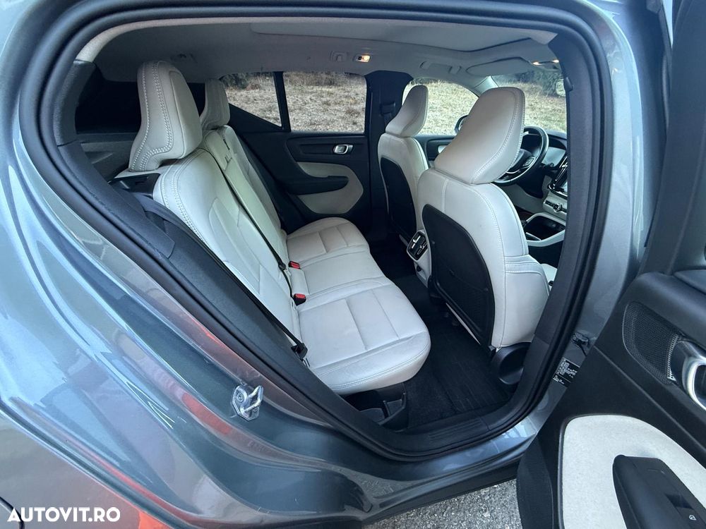 Volvo XC 40 D4 AWD Geartronic Momentum Pro - 11