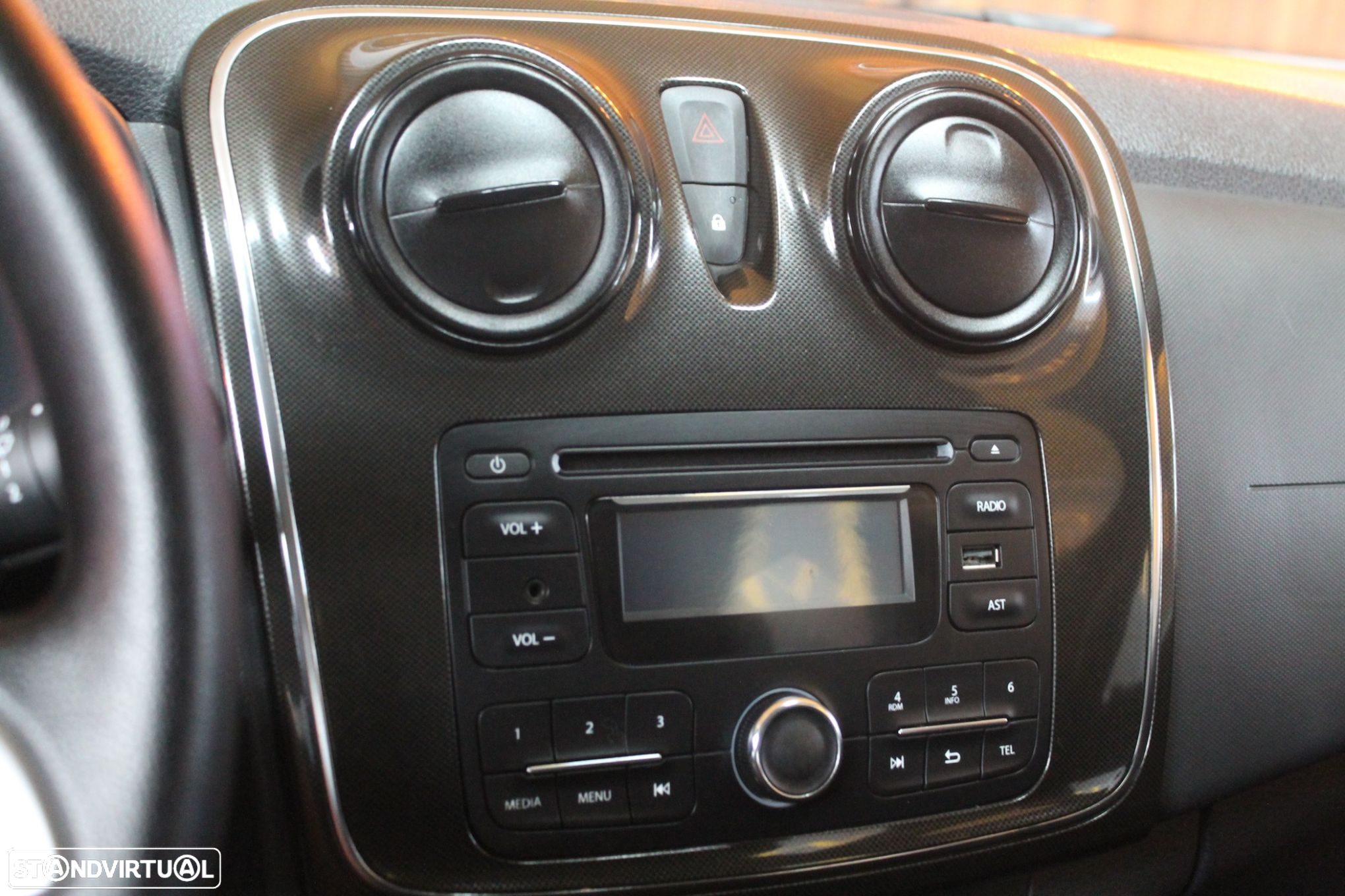 Dacia Sandero SCe 75 Ambiance - 13