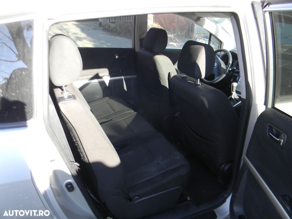 Dezmembrari  Toyota COROLLA verso  2004  > 2009 2.2 D-4D Motorina - 33