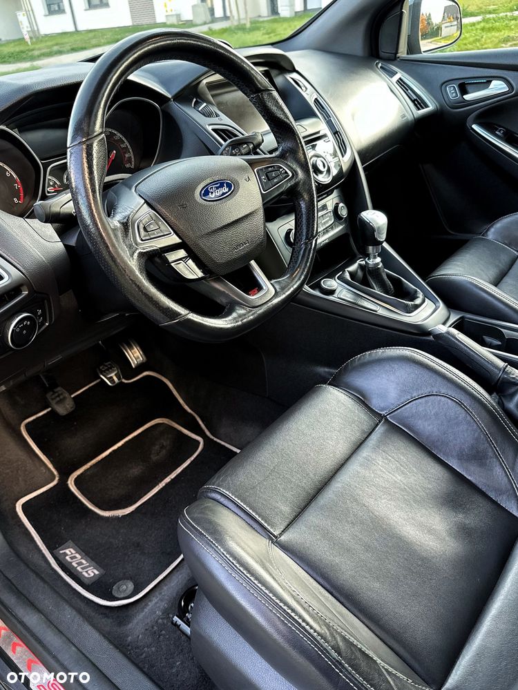 Ford Focus 2.0 EcoBoost ST - 40