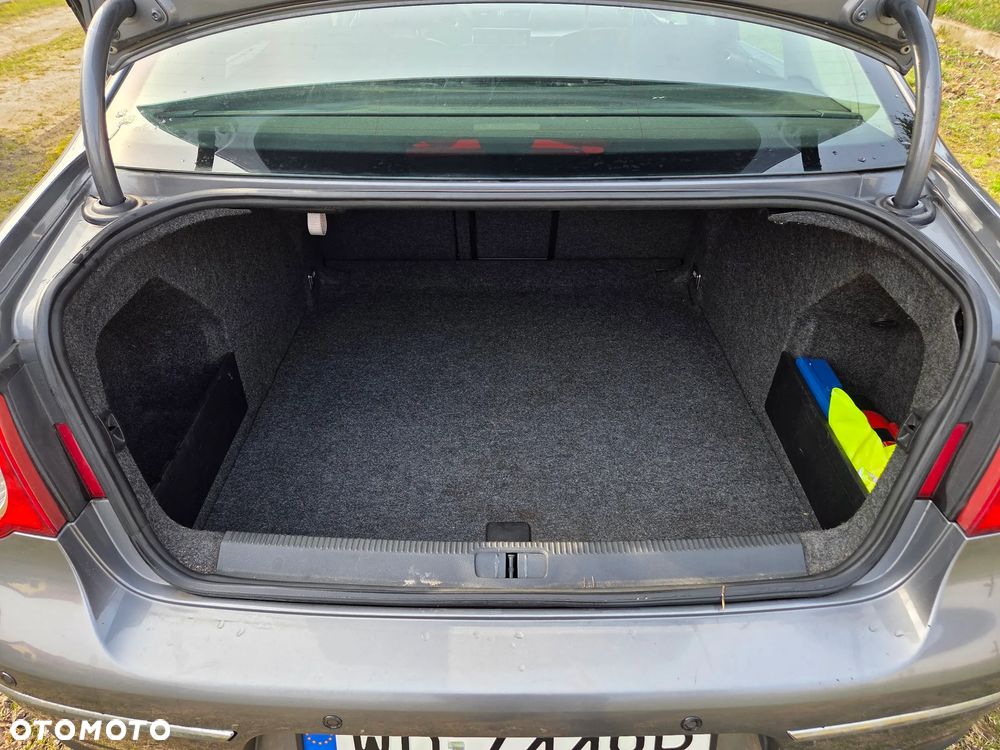 Volkswagen Passat 2.0 TDI DPF Highline - 21