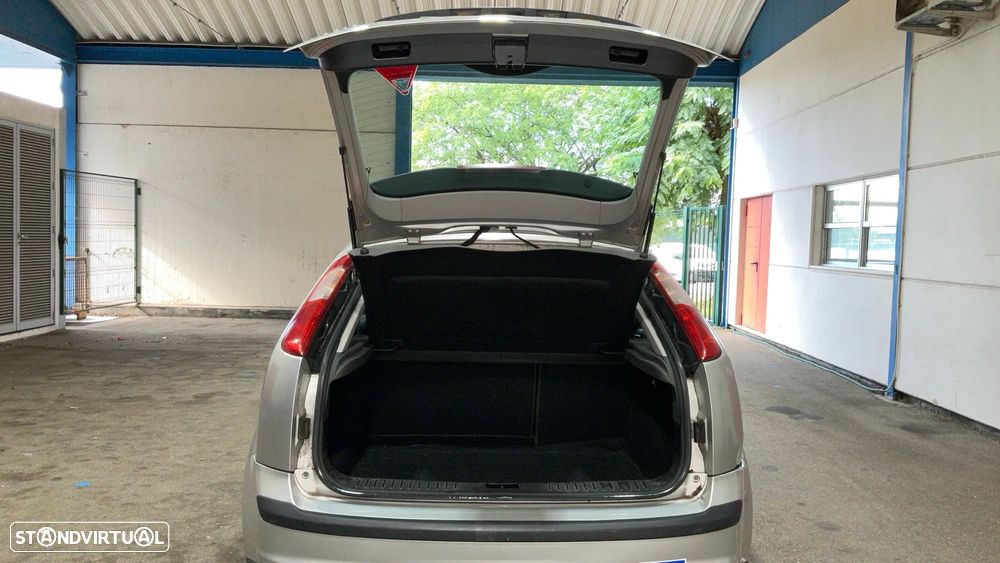 Ford Focus ver-1-4-16v-sport - 7