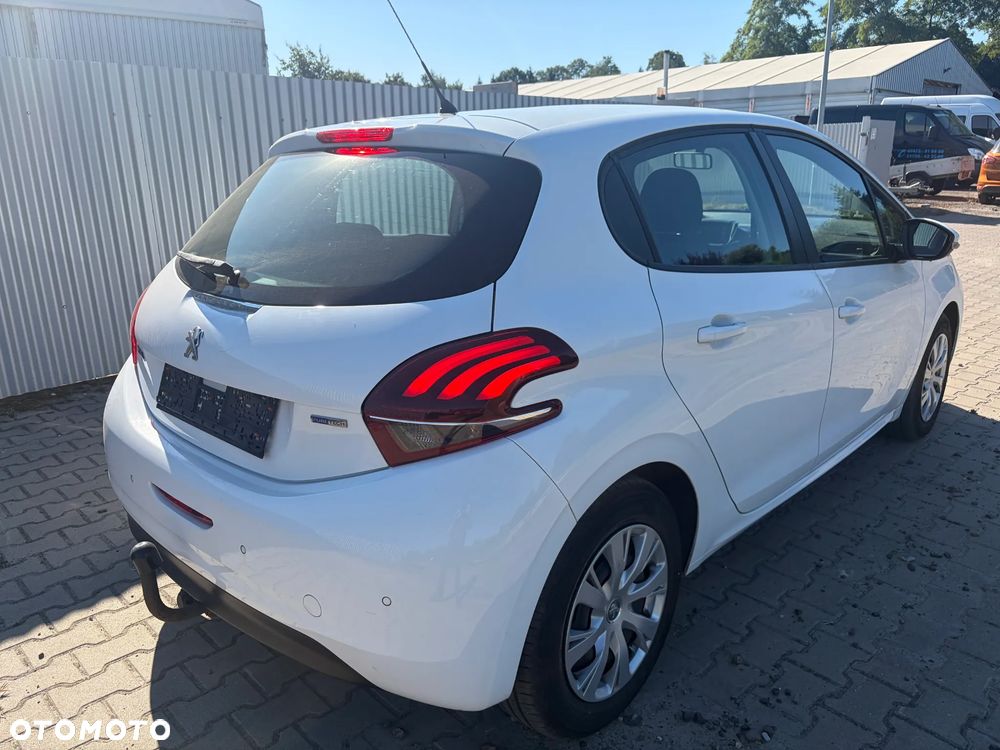 Peugeot 208 - 5