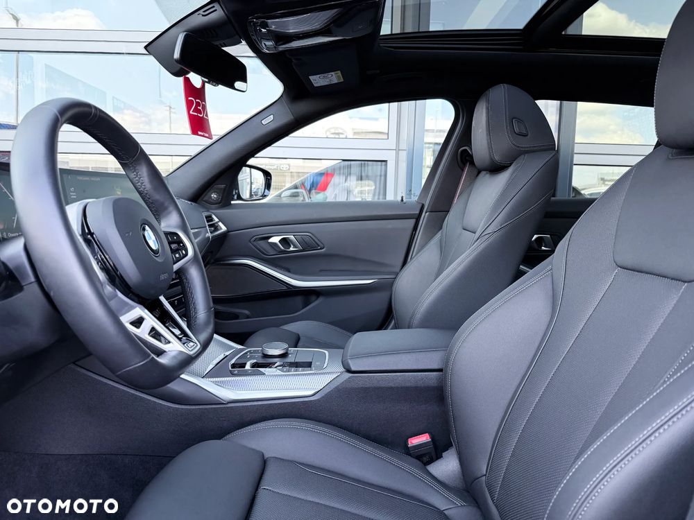 BMW Seria 3 320d xDrive M Sport - 31