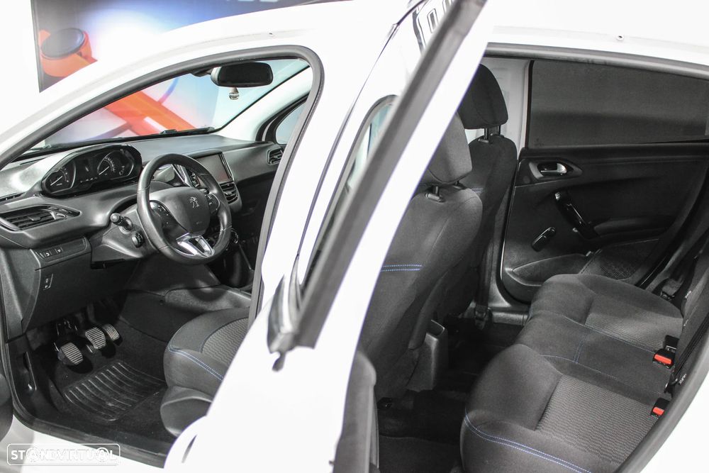 Peugeot 208 1.5 BlueHDi Signature - 12