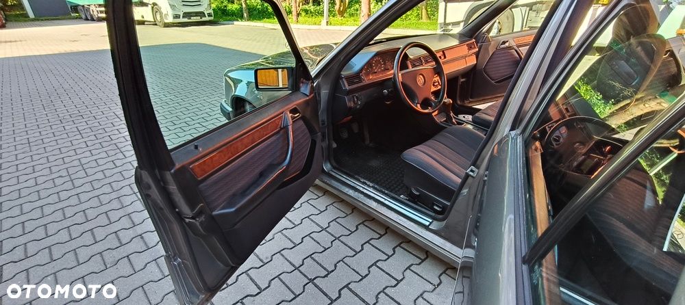 Mercedes-Benz W124 (1984-1993) - 17