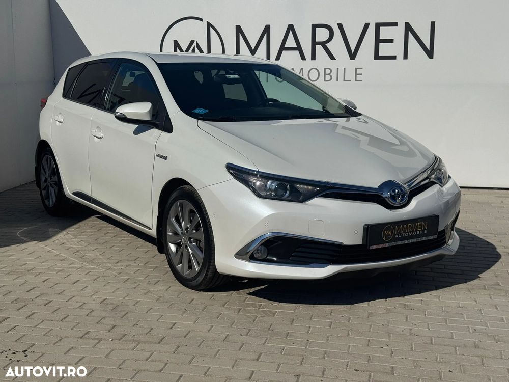 Toyota Auris 1.8 L VVT-i Hybrid Sol - 2