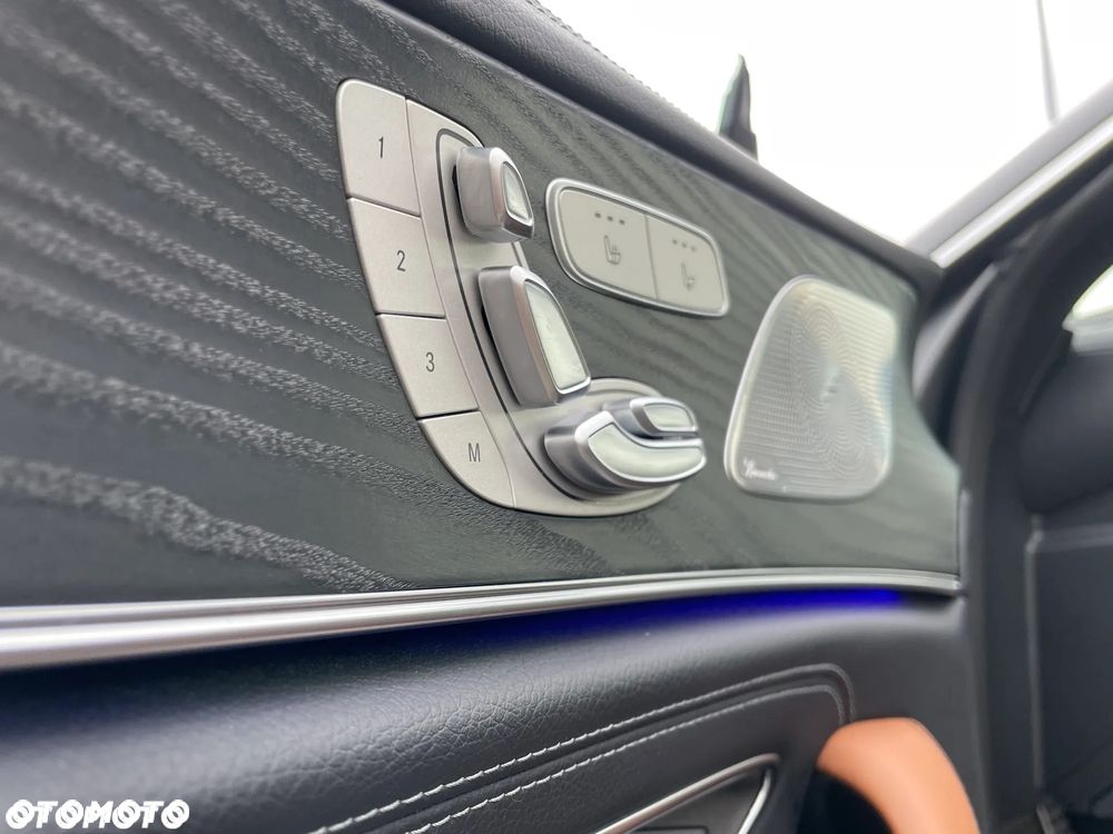Mercedes-Benz CLS 300 d 4Matic 9G-TRONIC AMG Line - 34