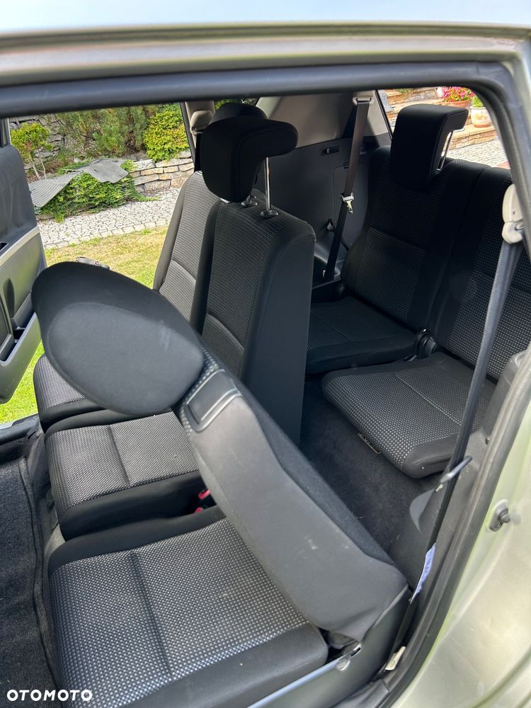 Toyota Corolla Verso 2.2 D-4D X + NAVI 7os - 17