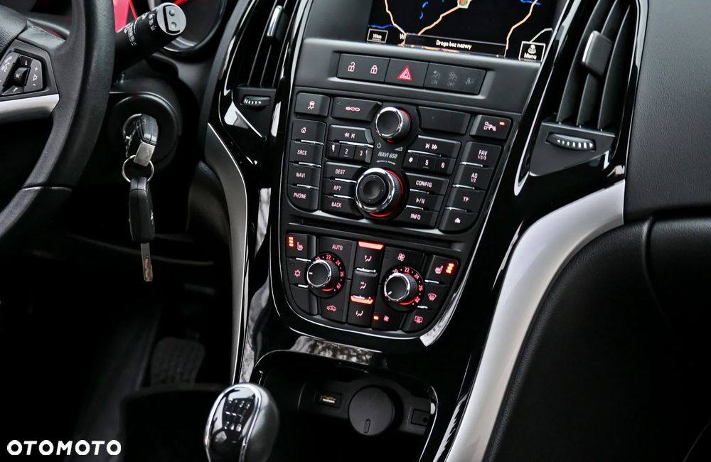 Opel Astra ver-1-4-turbo-cosmo - 23