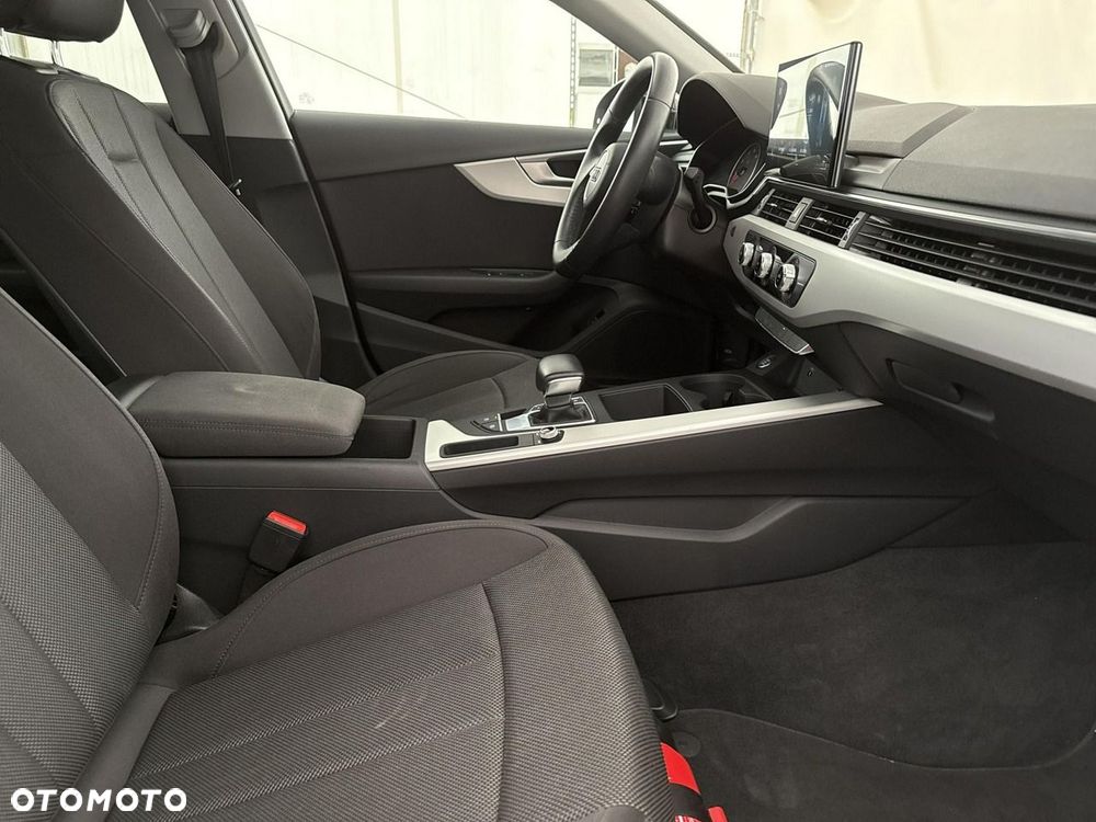 Audi A4 Limousine - 28