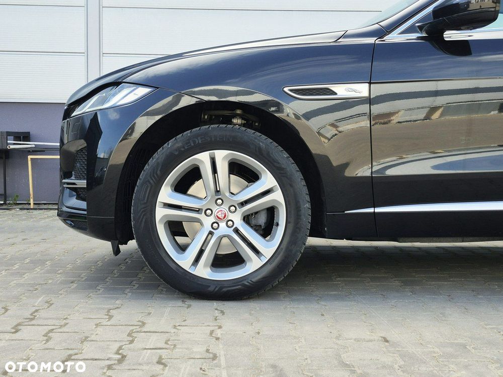 Jaguar F-Pace - 8