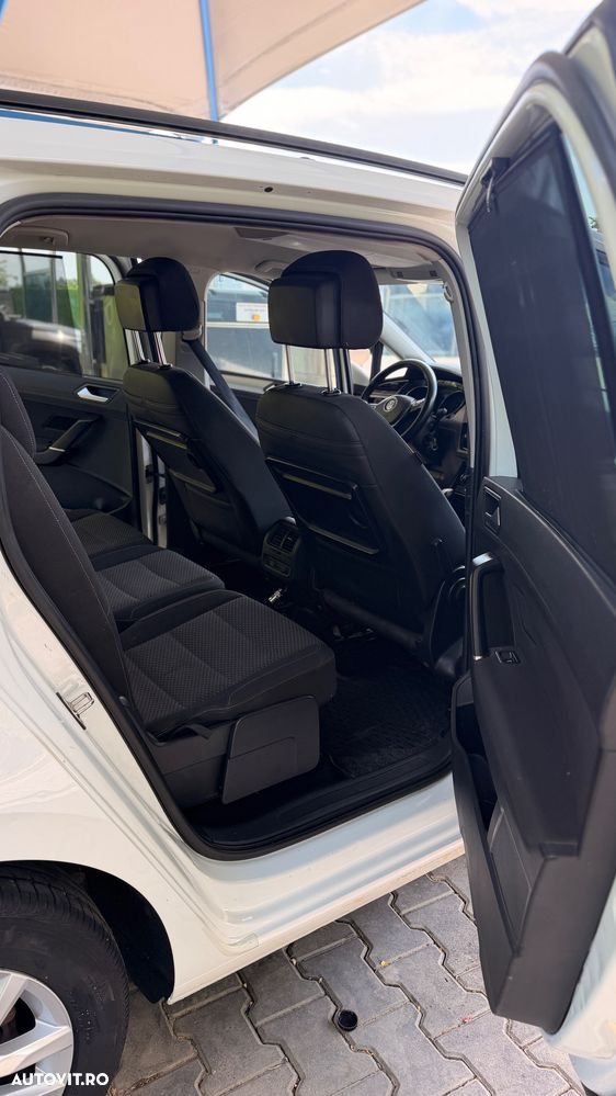 Volkswagen Touran - 14