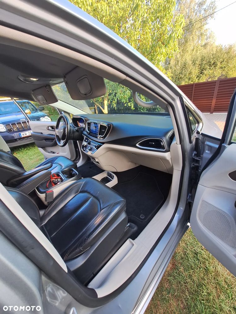 Chrysler Pacifica - 15