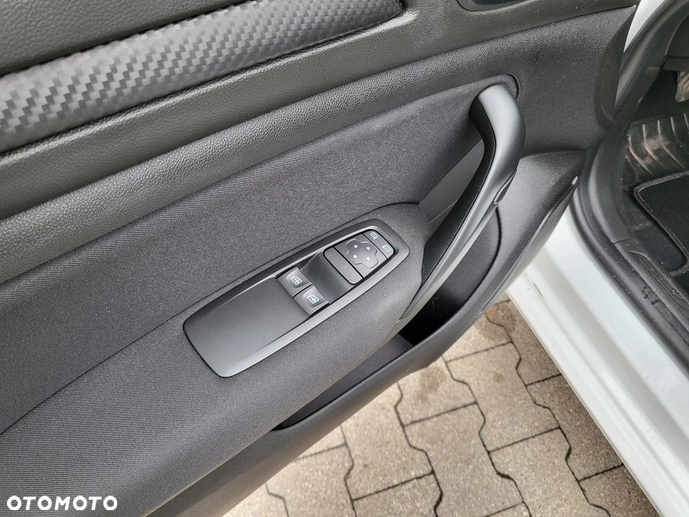 Renault Megane TCe 115 GPF LIFE - 10