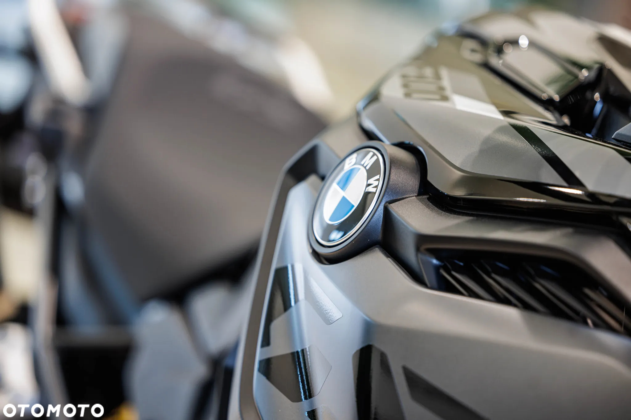 BMW F - 12