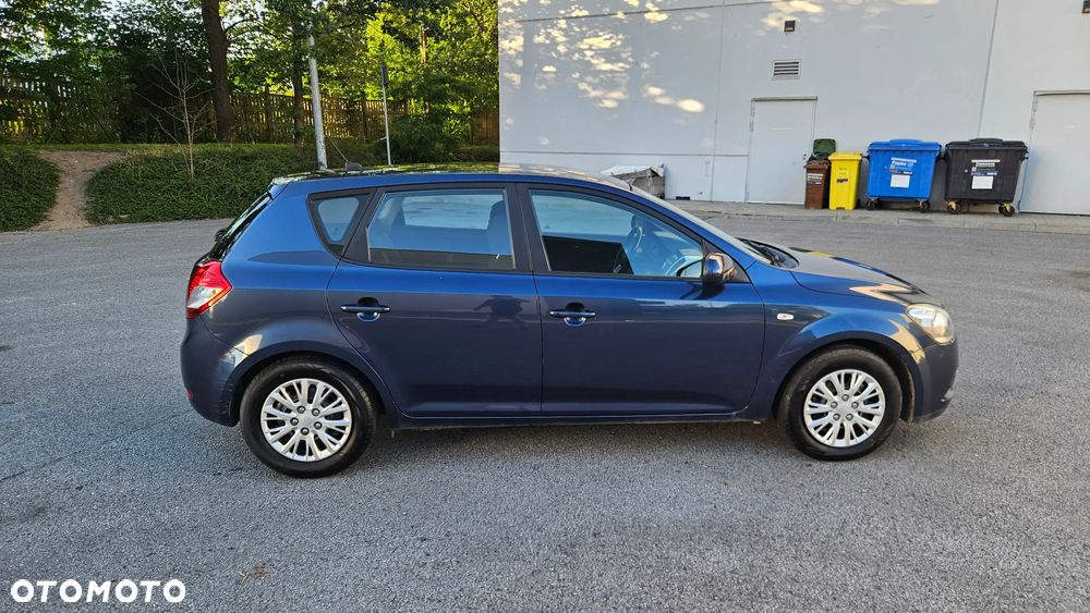 Kia Ceed - 10