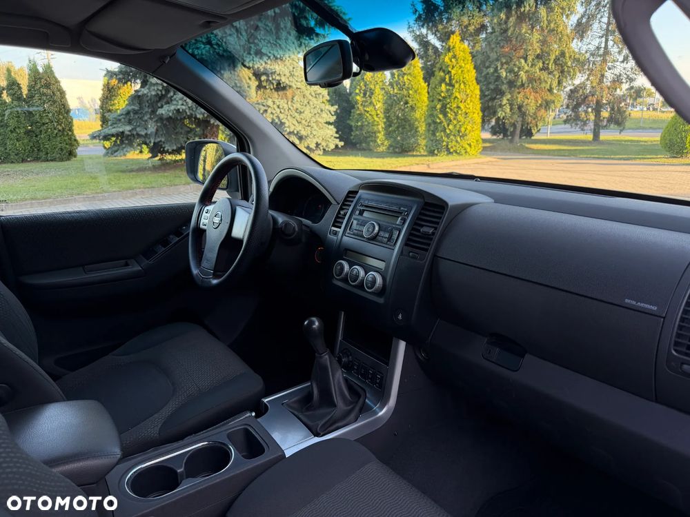 Nissan Pathfinder 2.5 D SE - 12