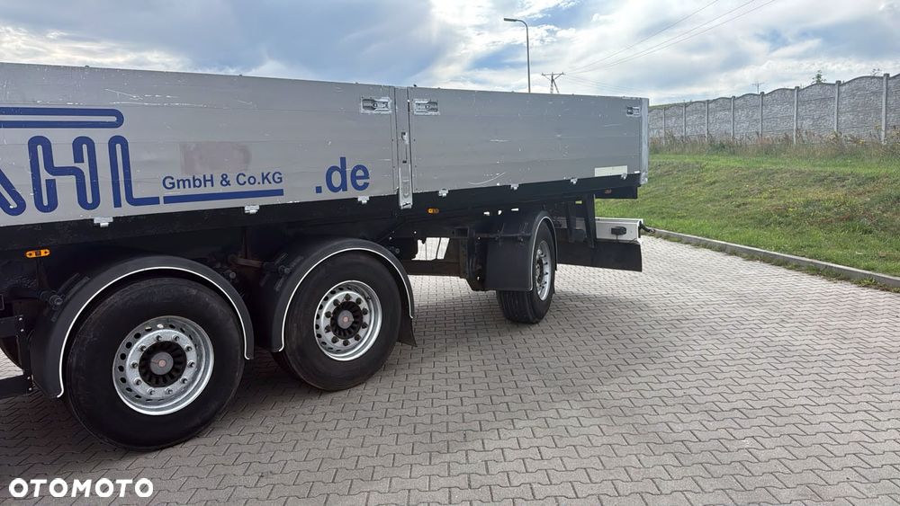 Schwarzmuller J903 - 5