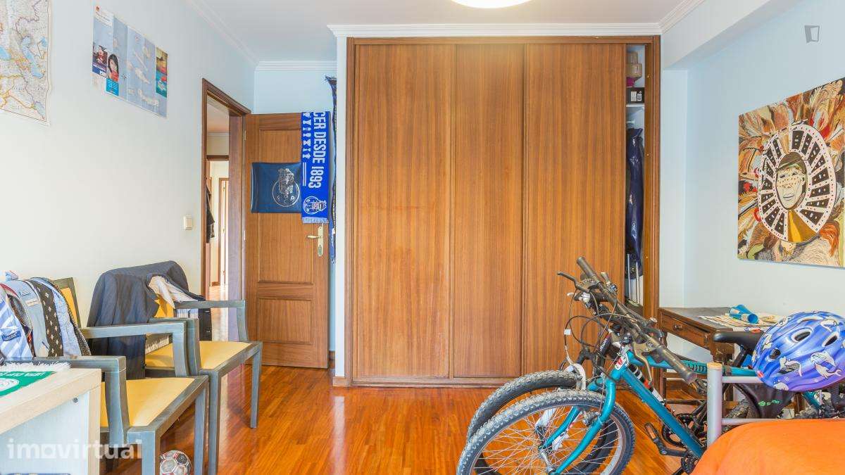 Quarto - localizado em São Mamede de Infesta Porto - Grande imagem: 3/33
