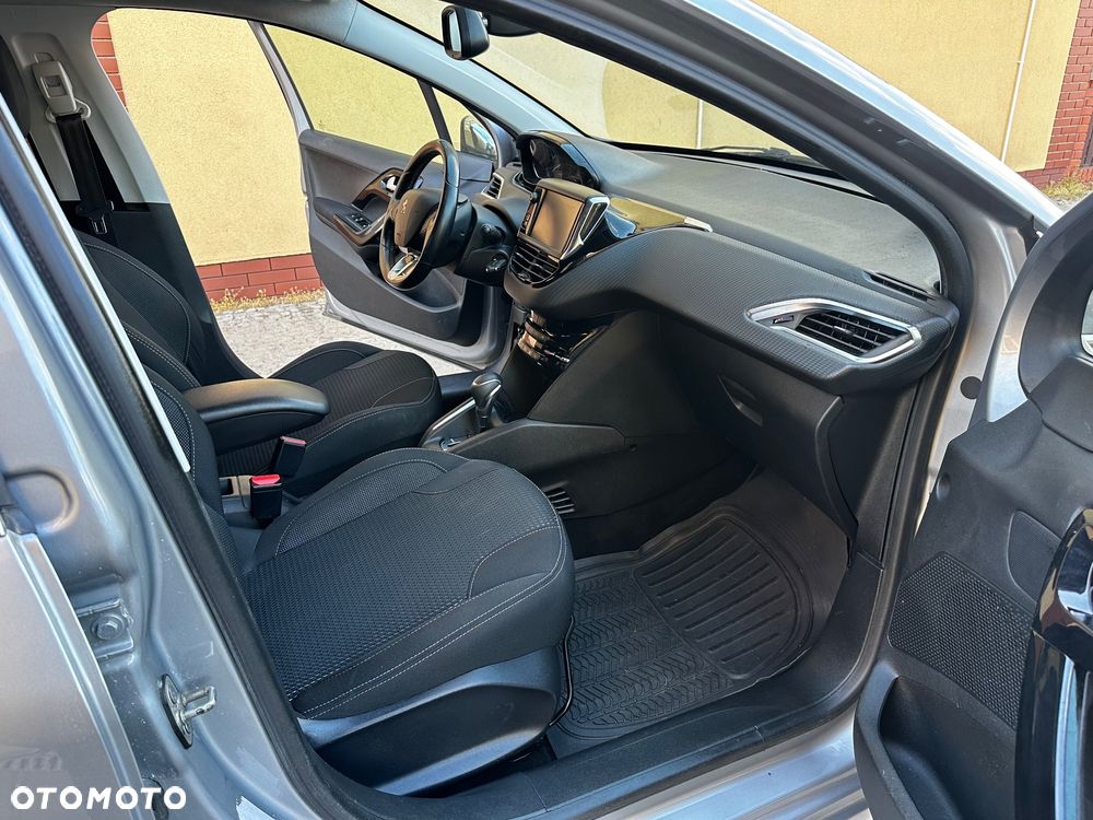 Peugeot 208 PureTech 100 EAT8 Allure Pack - 8