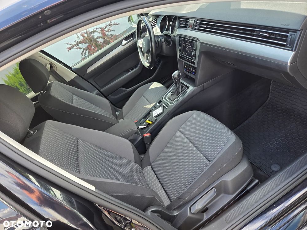 Volkswagen Passat - 13
