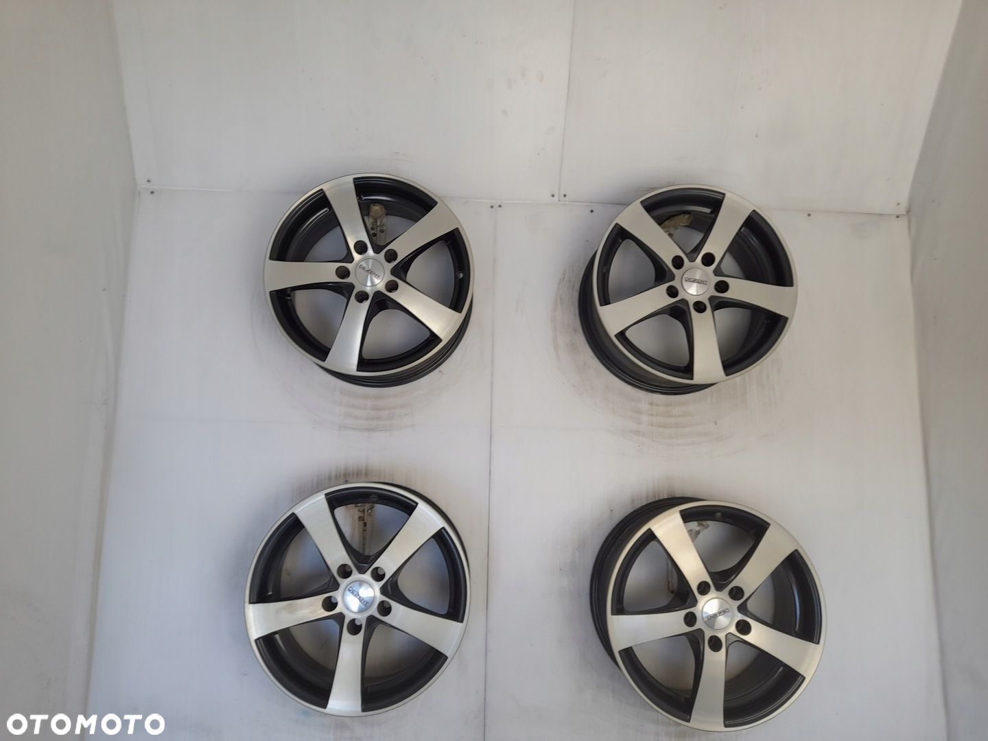Felgi aluminiowe Dezent KBA47687 7.0" x 16" 5x112 ET45 - 1
