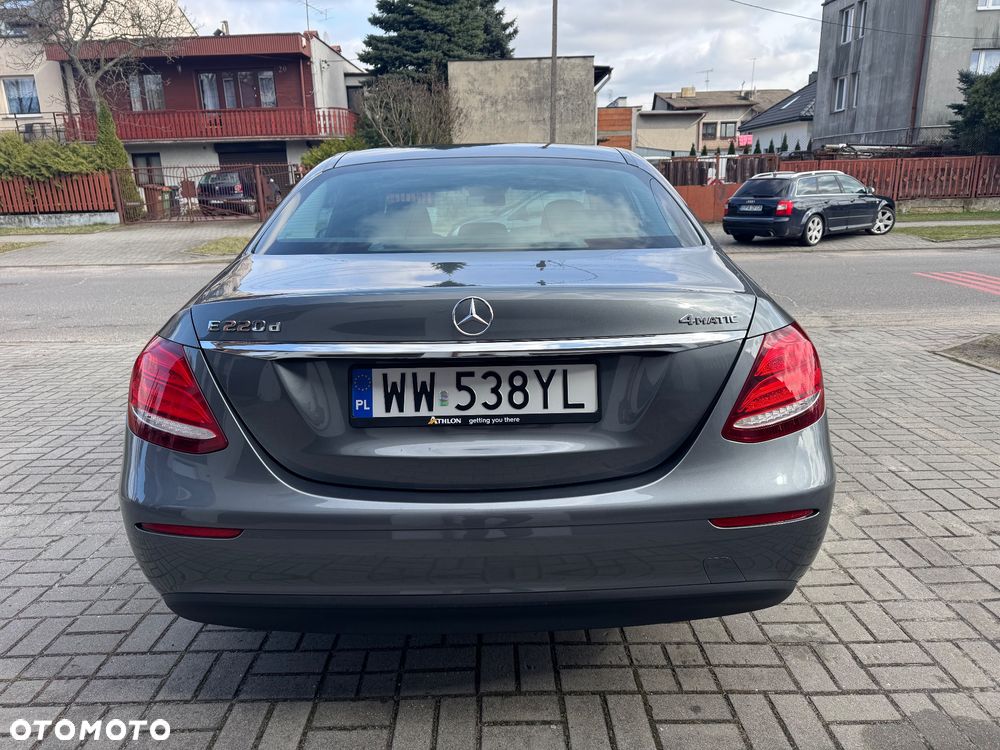 Mercedes-Benz Klasa E 220 d 4-Matic 9G-TRONIC - 4
