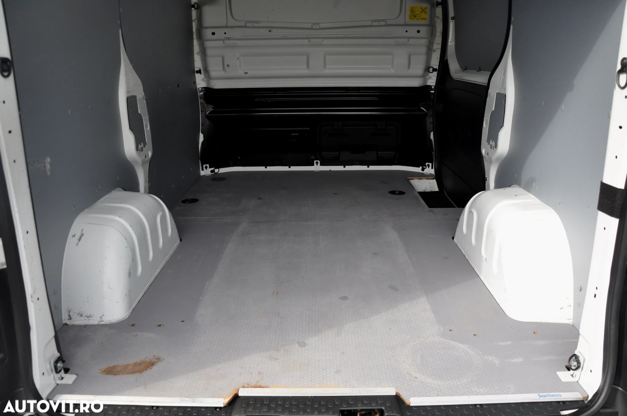 Renault Trafic Van - 9