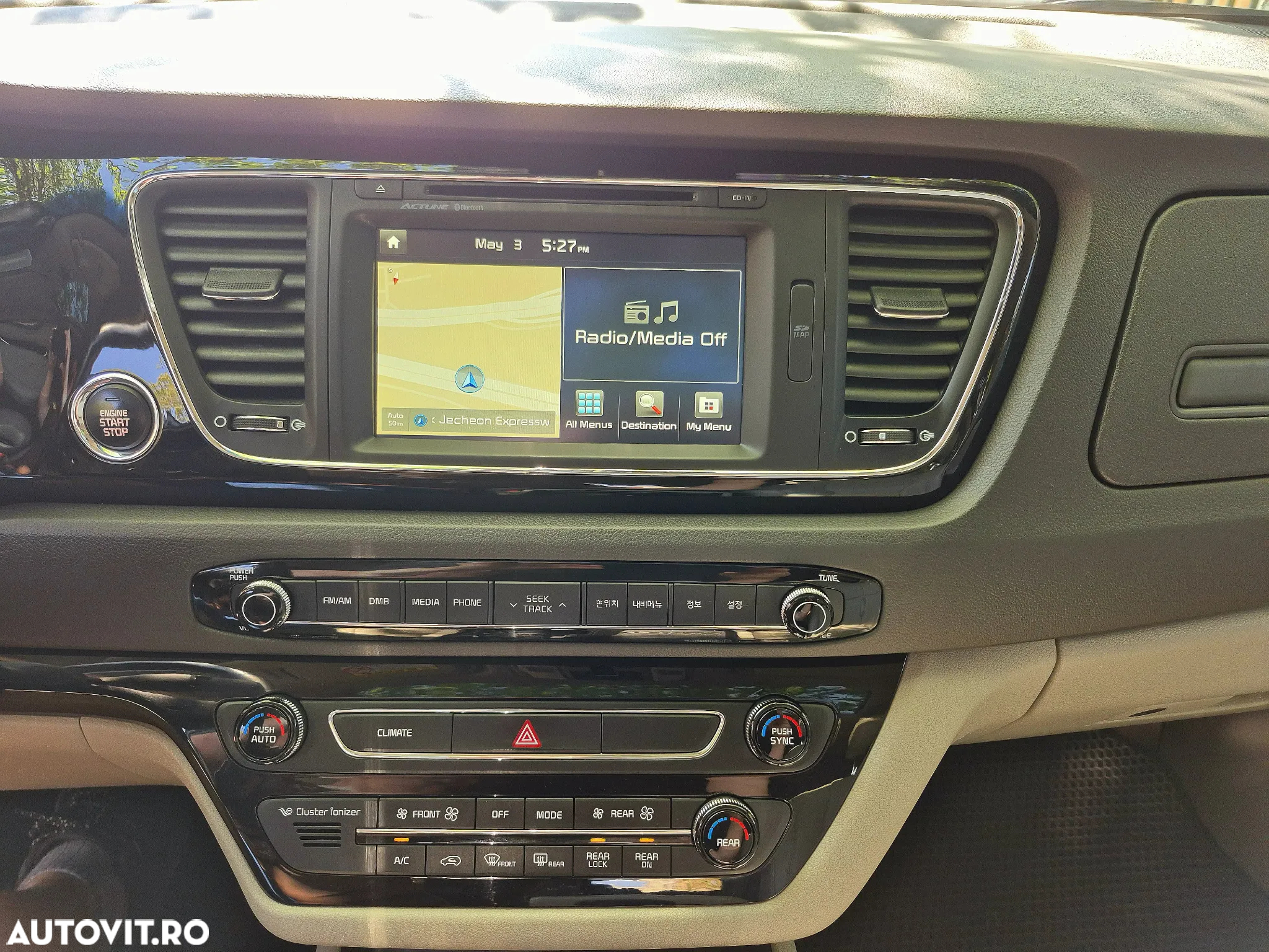 Kia Carnival - 19