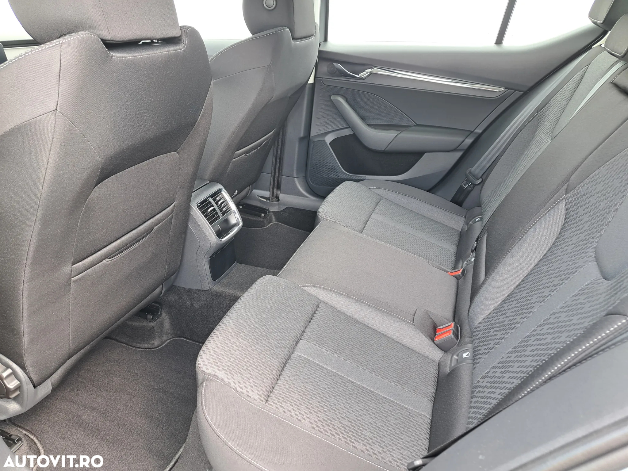 Skoda Octavia 1.5 TSI DSG MHEV Style - 9
