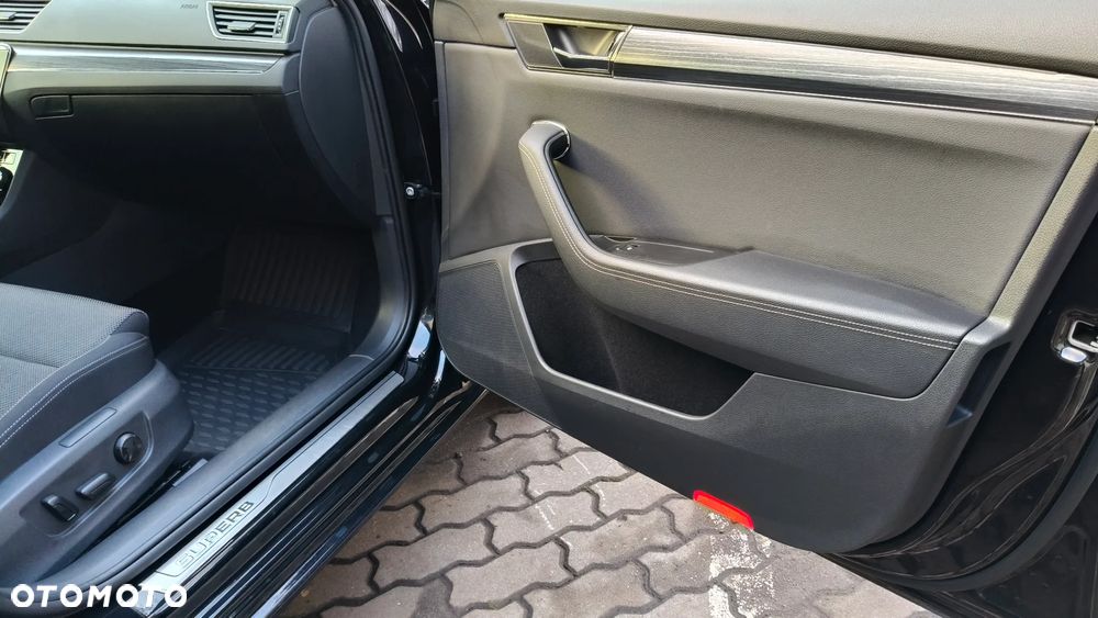 Skoda Superb 2.0 TDI Style DSG - 37