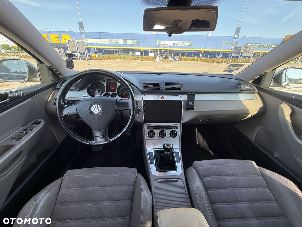Volkswagen Passat 2.0 TDI DPF Highline - 25