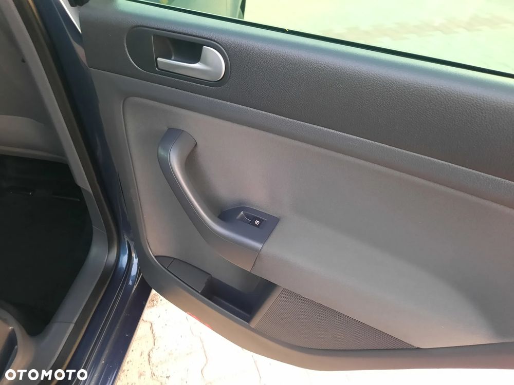 Volkswagen Golf Plus 1.9 TDI DPF Comfortline - 22