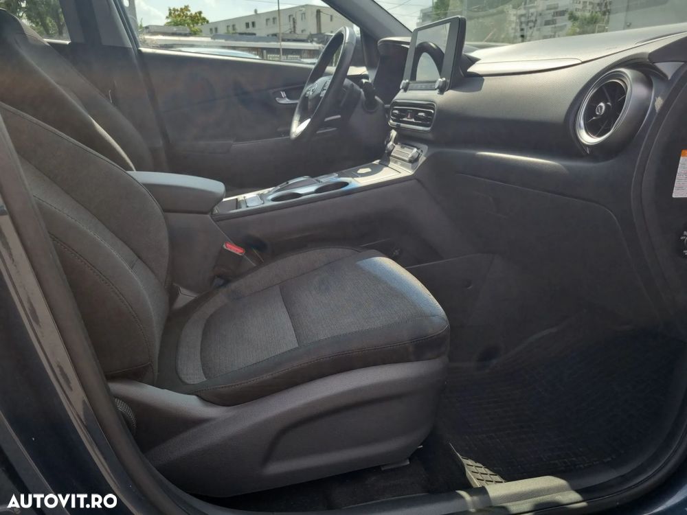 Hyundai KONA - 12
