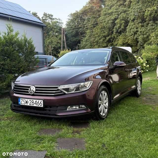 Volkswagen Passat - 1