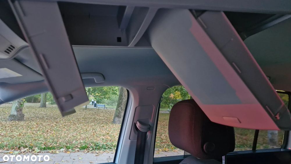 Volkswagen Touran - 17