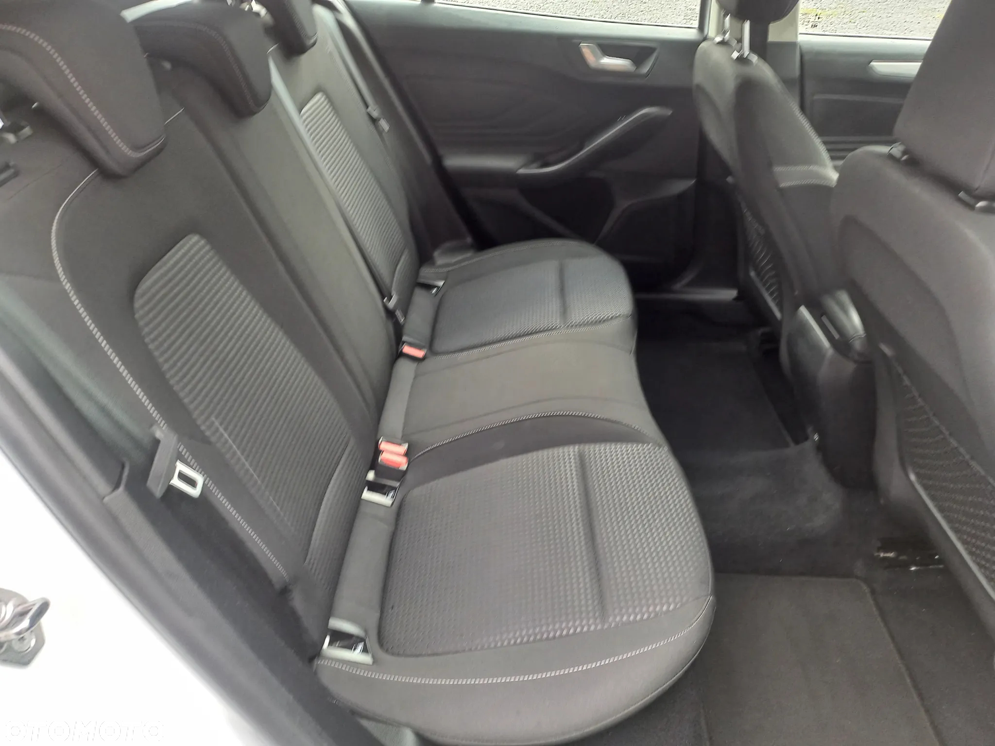 Ford Focus 1.5 EcoBlue Start-Stopp-System TITANIUM - 17