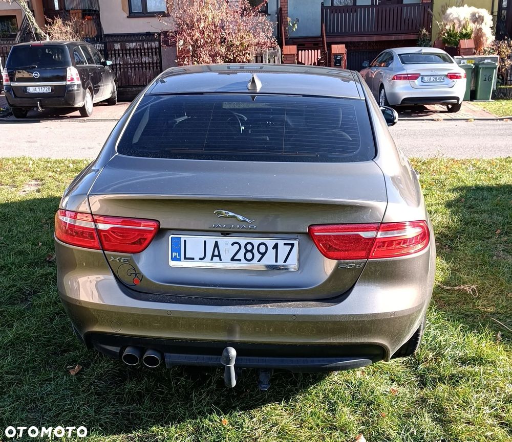 Jaguar XE ver-2-0-d-prestige - 6
