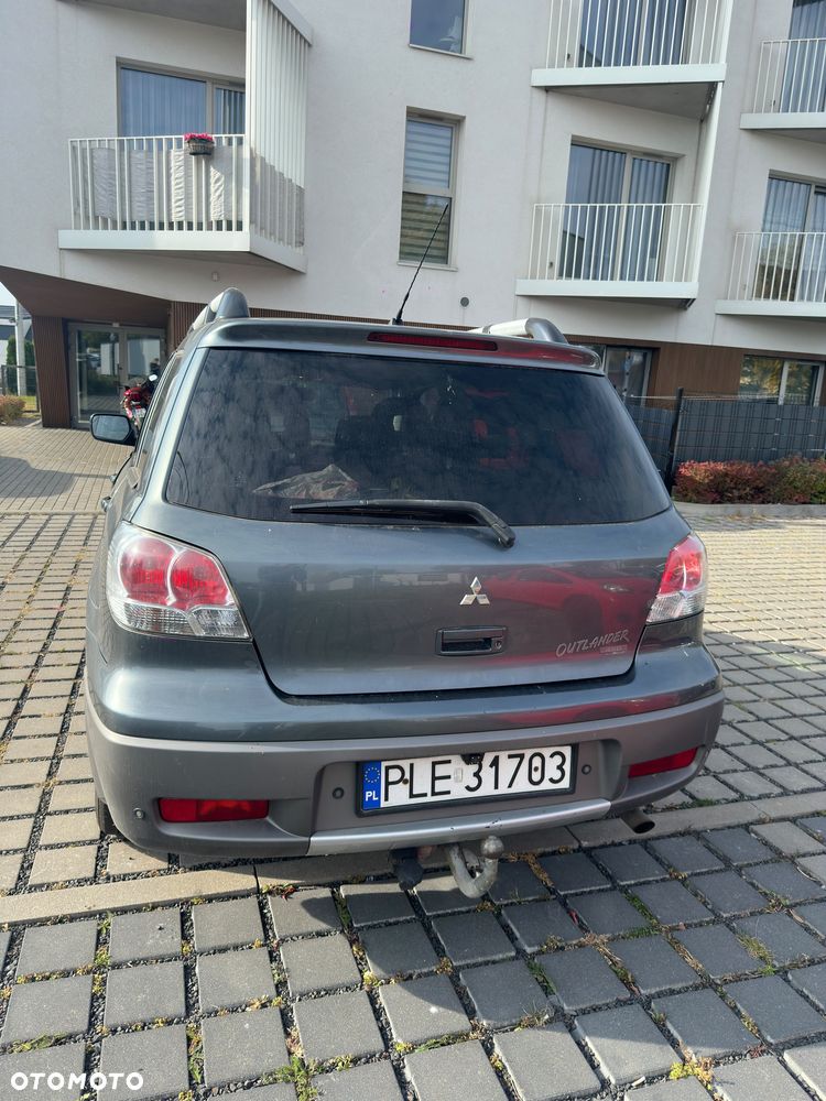 Mitsubishi Outlander 2003 photo 2