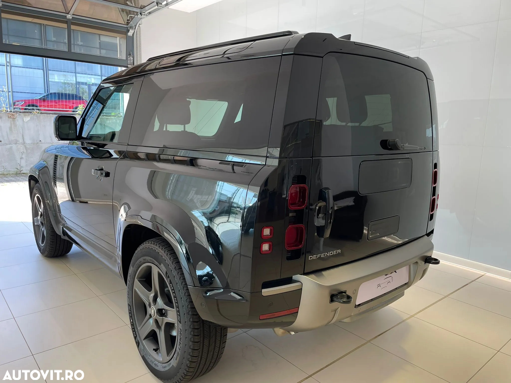 Land Rover Defender - 7