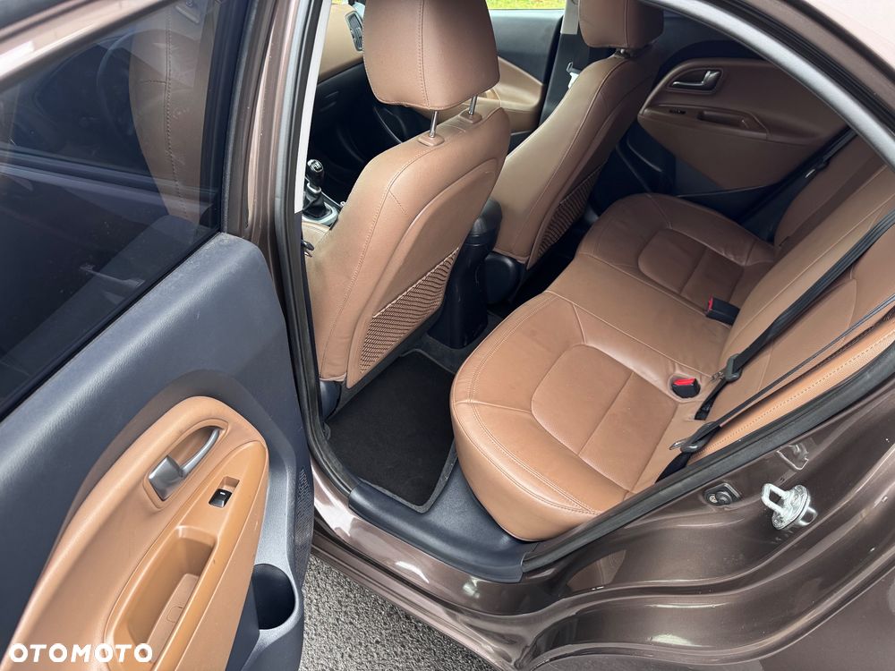 Kia Rio 1.4 Fifa World Cup Edition - 11