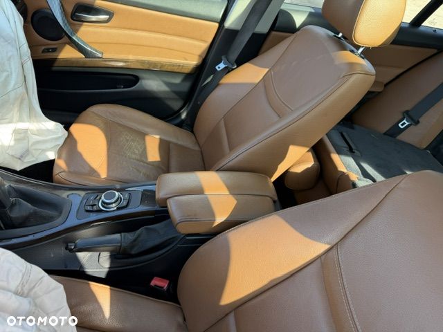 BMW Seria 3 320d xDrive - 17