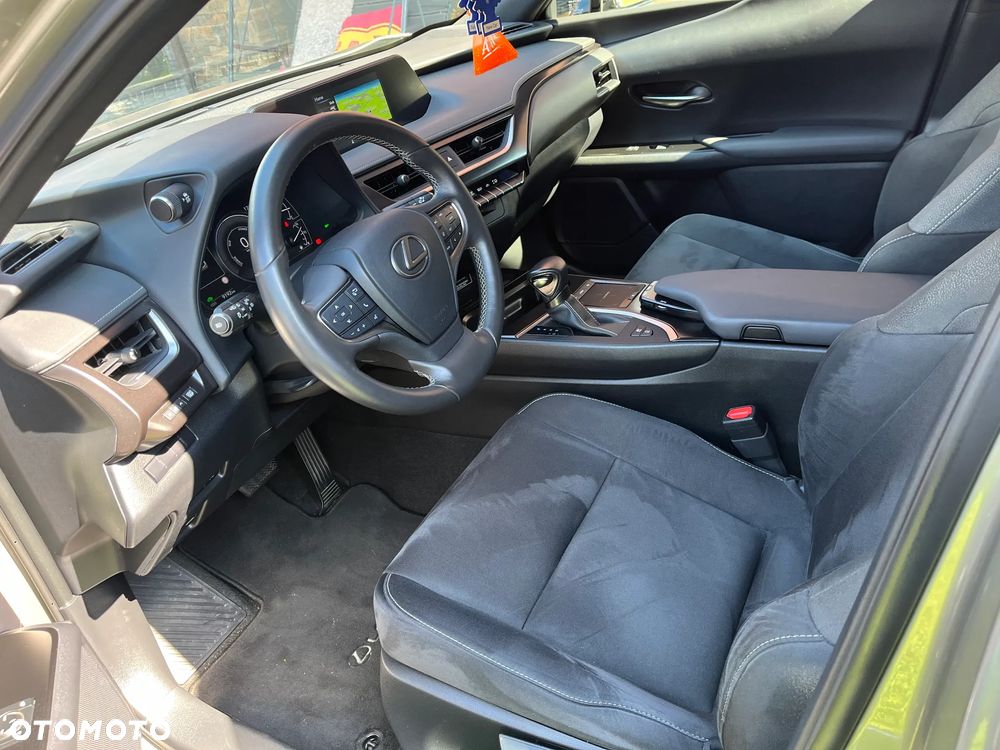 Lexus UX - 9
