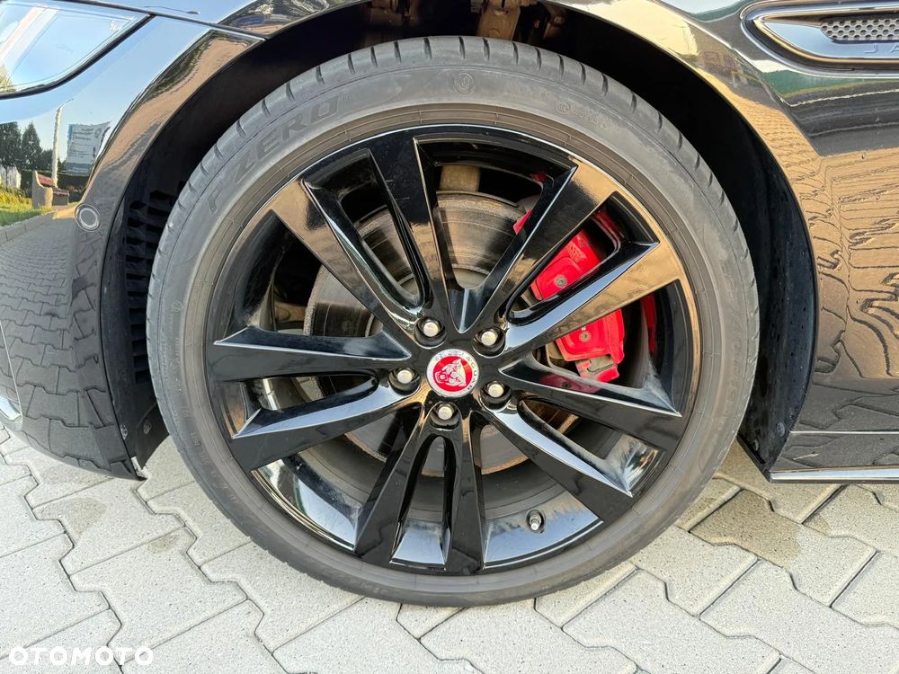 Jaguar XE 2.0 P250 R-Dynamic Black - 10